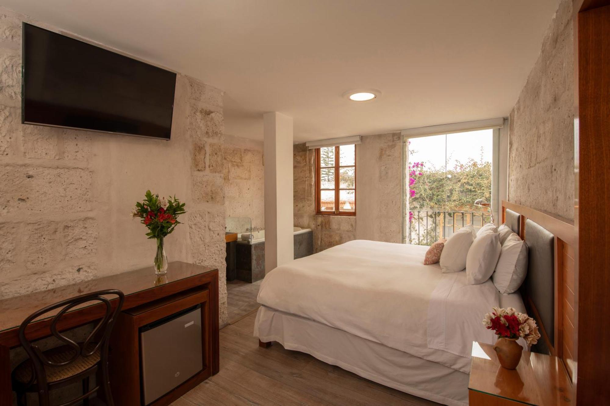Deluxe Queen Room