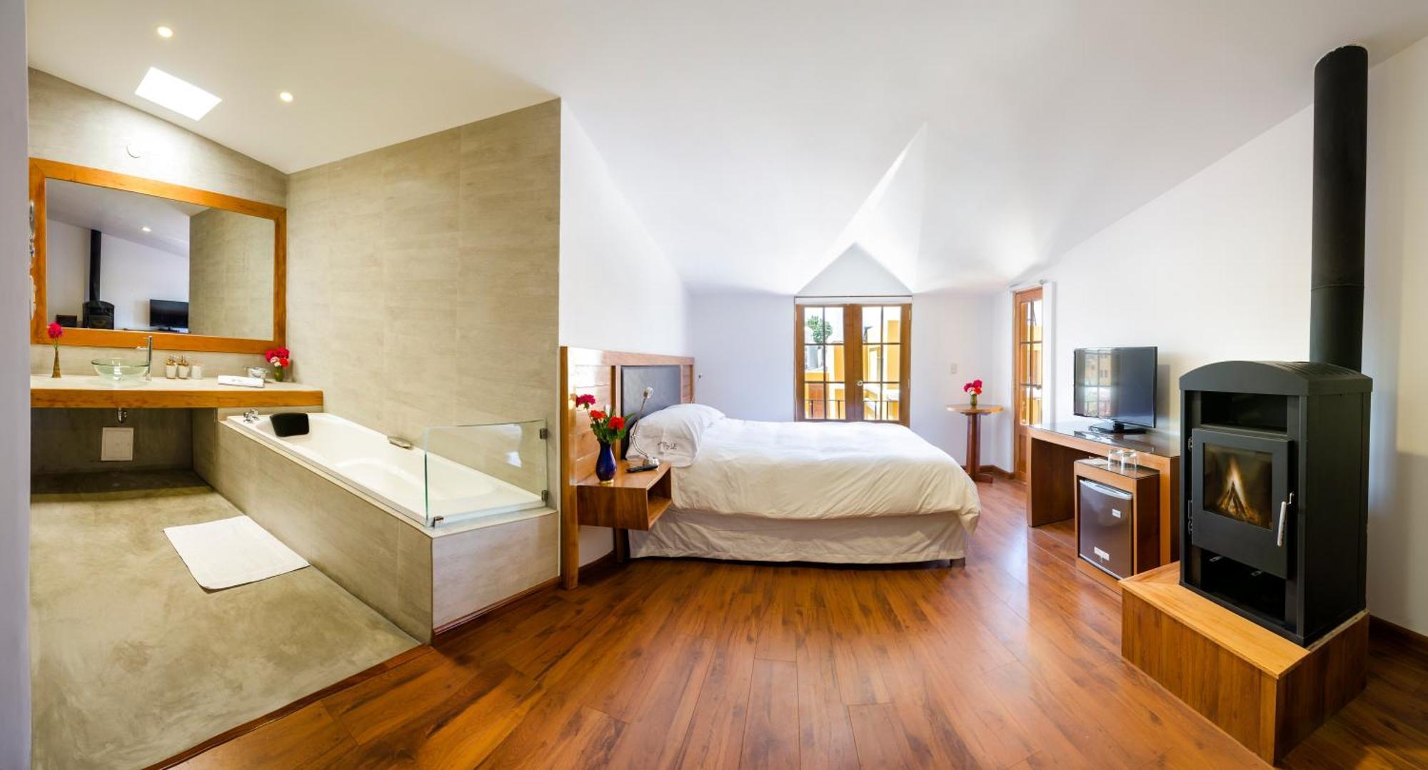 Deluxe Queen Room